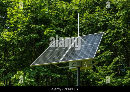 Panneaux solaires ou capteurs solaires. La source alternative d'électricité Banque D'Images
