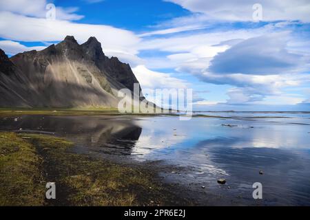 Vue spectaculaire sur le Mont Vestahorn en Islande. Banque D'Images