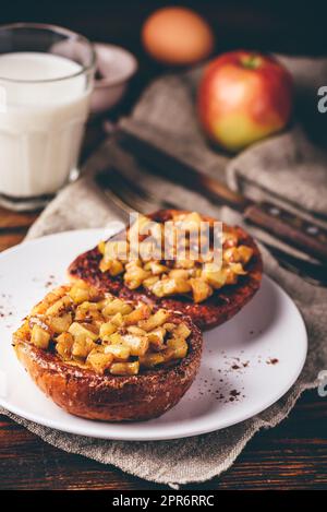 French toasts avec pommes caramélisées Banque D'Images