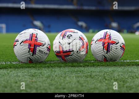 26th avril 2023 ; Stamford Bridge, Chelsea, Londres, Angleterre : Premier League football, Chelsea versus Brentford ; Nike 2022/23 Premier League football sur le terrain avant le lancement crédit : action plus Sports Images/Alay Live News Banque D'Images