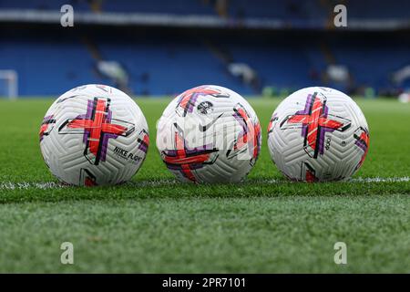 26th avril 2023 ; Stamford Bridge, Chelsea, Londres, Angleterre : Premier League football, Chelsea versus Brentford ; Nike 2022/23 Premier League football sur le terrain avant le lancement crédit : action plus Sports Images/Alay Live News Banque D'Images