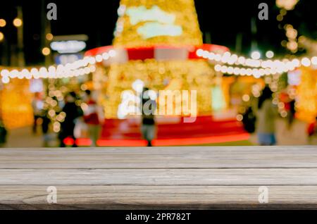 table en bois produit vide comptoir abstrait flou fond personne bokeh lumière décoration festive afficher vintage ton rétro. Banque D'Images