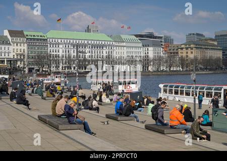 Jungfernstieg, Ausflugsdampfer, Binnenalster, Hambourg, Allemagne Banque D'Images