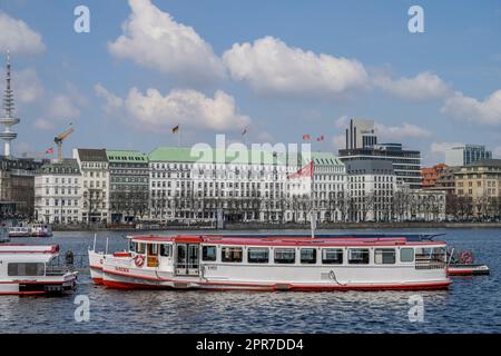 Jungfernstieg, Ausflugsdampfer, Binnenalster, Hambourg, Allemagne Banque D'Images