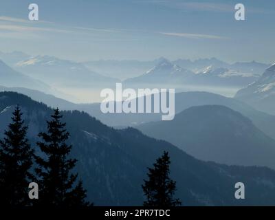 Randonnée d'hiver à la montagne de Pleisenspitze, Tyrol, Autriche Banque D'Images