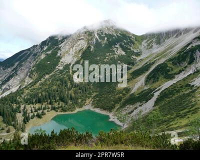 Lac de Soiernsee, montagne de Soiernspitze, Bavière, Allemagne Banque D'Images