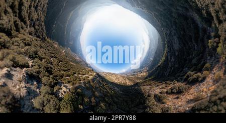 Projection panoramique stéréographique du sentier naturel de Madari dans les montagnes Troodos, Chypre Banque D'Images