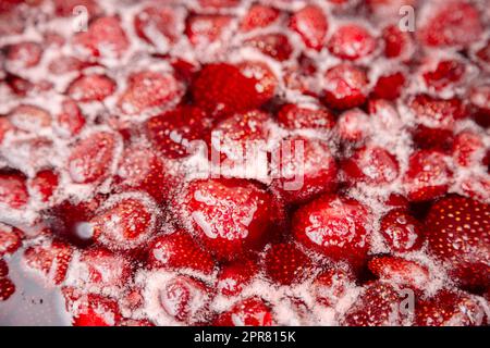 Gros plan sur la confiture de fraises. Banque D'Images
