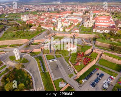 Vue aérienne de la citadelle Alba Carolina située à Alba Iulia, Roumanie. La photographie a été prise à partir d'un drone avec le niveau de la caméra Banque D'Images