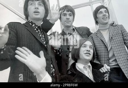 LE GROUPE de pop KINKS UK en 1967. De gauche: Pete Quaife, Ray Davies, Dave Davies, Mick Avory. Photo : Tony Gale Banque D'Images