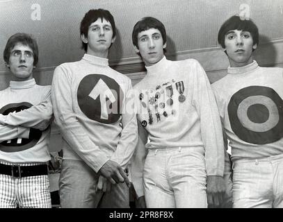 LE groupe rock de L'OMS au Royaume-Uni en 1965. De gauche à droite : Roger Daltrey, John Entwistle, Pete Townshend, Keith Moon en 1965 Banque D'Images