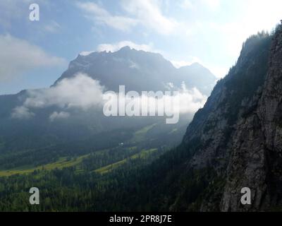 Panorama sur la montagne via ferrata Tajakante, Tyrol, Autriche en été Banque D'Images