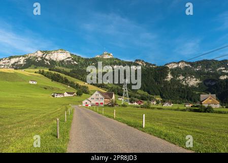 Vue sur la montagne Hoher Kasten dans les Alpes d'Appenzell, Bruelisau, canton d'Appenzell Innerrhoden, Suisse Banque D'Images