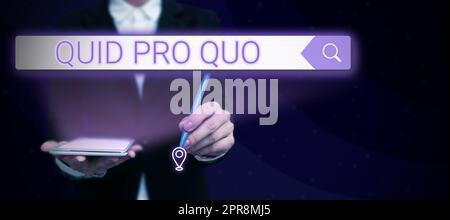 Inspiration montrant le signe Quid Pro quo. Photo conceptuelle Une faveur ou un avantage accordé ou attendu en échange de quelque chose de Lady en costume tenant un stylo symbolisant les succès du travail d'équipe. Banque D'Images