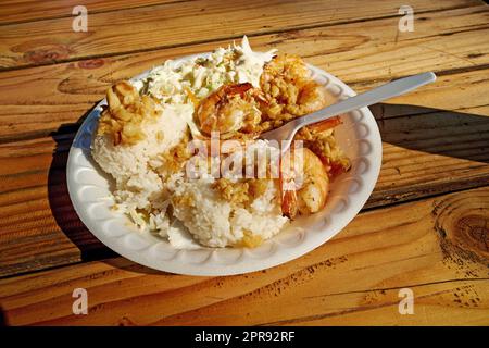 Nourriture. Gros plan sur un plat de paella mangé dans un restaurant ou un restaurant avec espace de copie. Zoomez sur un plat de fruits de mer traditionnels. Détails d'un repas gastronomique portugais préparé maison. Banque D'Images