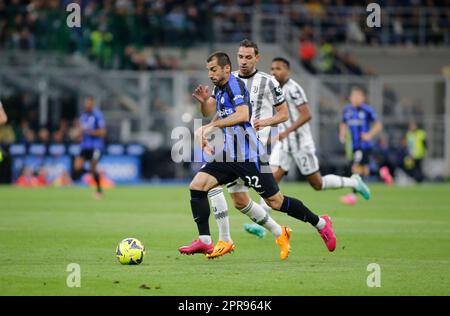 Milan, Italie. 26th avril 2023. Henrikh Mkhitaryan du FC Internazionale lors de la demi-finale de la deuxième jambe de Coppa Italia, match de football entre Juventus FC Internazionale FC le 26 avril 2026 au stade Giuseppe Meazza, San Siro, Milan, Italie. Credit: Nderim Kacili/Alamy Live News Banque D'Images