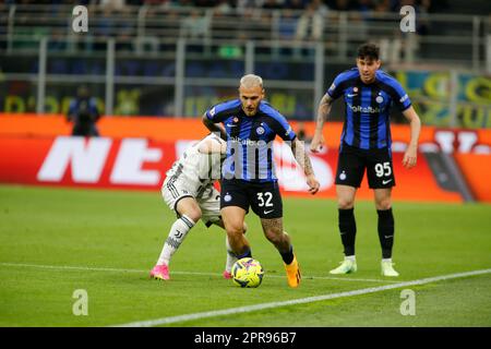 Milan, Italie. 26th avril 2023. Federico DiMarco du FC Internazionale pendant la demi-finale de Coppa Italia deuxième partie, match de football entre Juventus FC Internazionale FC le 26 avril 2026 au stade Giuseppe Meazza, San Siro, Milan, Italie. Credit: Nderim Kacili/Alamy Live News Banque D'Images