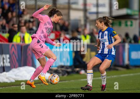 Crawley, Royaume-Uni. 19 avril 2023. Nicoline Sørensen lors de la rencontre Barclays WSL entre Brighton et Everton au Broadfield Stadium. Banque D'Images