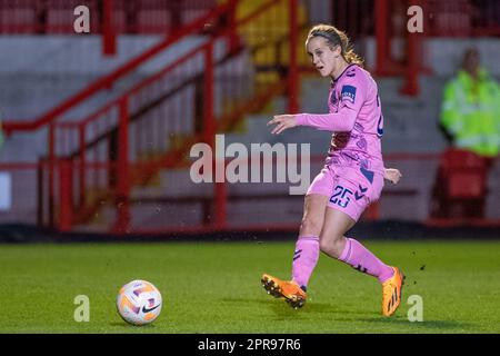 Crawley, Royaume-Uni. 19 avril 2023. Katja Snoeijs lors de la rencontre Barclays WSL entre Brighton et Everton au Broadfield Stadium. Banque D'Images