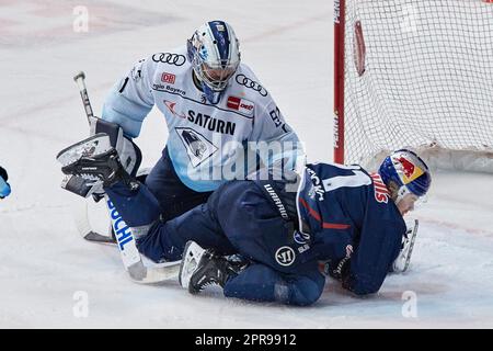 2022/2023 DEL finale jeu #5 | Red Bull München vs ERC Ingolstadt, jeu 5 2023-04-23 à München (Olympia-Eisstadion) Jubelszenen VAREJCKA Filip (Rouge Banque D'Images