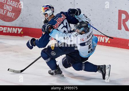 2022/2023 DEL finale jeu #5 | Red Bull München vs ERC Ingolstadt, jeu 5 2023-04-23 à München (Olympia-Eisstadion) Jubelszenen HAGER Patrick (Rouge Banque D'Images