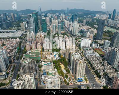 Shenzhen, Chine, 21 janvier 2022 : un drone survole la ville de Shenzhen, district de Futian Banque D'Images