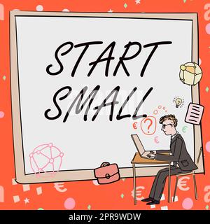 Affiche Start Small, Business Showcase Petites entreprises start up Business Entrepreneurship Homme travaillant sur un ordinateur représentant Suces Banque D'Images