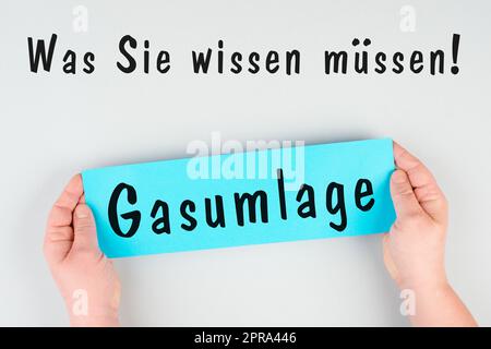 La commission du gaz est en langue allemande sur le papier, nouvelle taxe de règlement en Allemagne, risque d'appauvrissement de la population, crise énergétique Banque D'Images