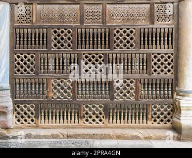 Vue de face du mur d'arabisque en bois entrelacé - Mashrabiya, le Caire, Egypte Banque D'Images