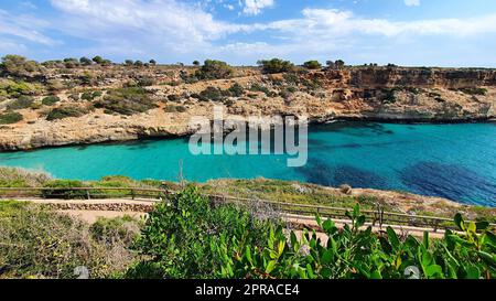 Vue sur la mer de Calas de Mallorca, Majorque, Espagne Banque D'Images