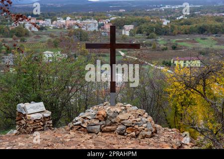 'Paix, paix, paix...' – L'endroit sur le mont Podbrdo à Medjugorje où, le troisième jour des apparitions, la Vierge Marie a parlé de paix. Banque D'Images