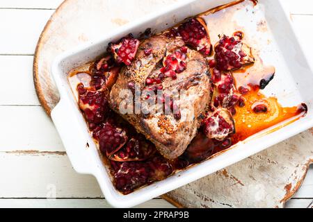 Viande de porc frite avec de la grenade Banque D'Images