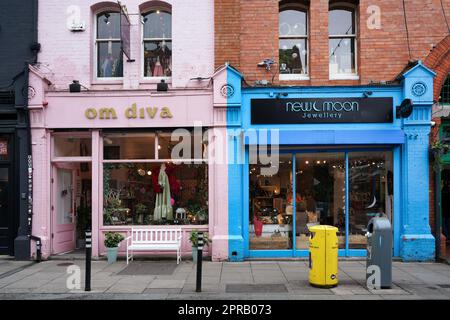 Magasins de la rue principale de Dublin Banque D'Images