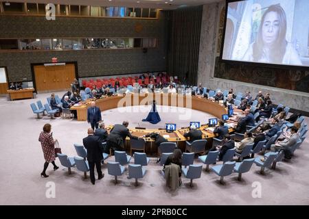 (230426) -- NATIONS UNIES, 26 avril 2023 (Xinhua) -- le Conseil de sécurité de l'ONU tient une réunion sur Haïti au siège de l'ONU à New York, sur 26 avril 2023. L'envoyé spécial de l'ONU pour Haïti a appelé mercredi au déploiement d'une force internationale spécialisée en Haïti pour réprimer la violence des gangs armés. (Manuel Elias/un photo/document via Xinhua) Banque D'Images