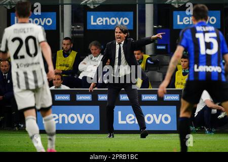 L'entraîneur en chef Simone Inzaghi (FC Inter) pendant la coupe italienne, Coppa Italia, demi-finales, match de football de 2nd jambes entre FC Internazionale et Juventus FC sur 26 avril 2023 au stade Giuseppe Meazza à Milan, Italie - photo Luca Rossini / E-Mage Banque D'Images