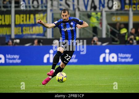 Henrikh Mkhitaryan (FC Inter) pendant la coupe italienne, Coppa Italia, demi-finales, match de football de 2nd jambes entre le FC Internazionale et le Juventus FC sur 26 avril 2023 au stade Giuseppe Meazza de Milan, Italie - photo Luca Rossini / E-Mage Banque D'Images