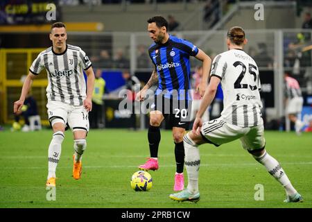 Hakan Calhanoglu (FC Inter) pendant la coupe italienne, Coppa Italia, demi-finales, match de football de 2nd jambes entre le FC Internazionale et le FC Juventus sur 26 avril 2023 au stade Giuseppe Meazza à Milan, Italie - photo Luca Rossini / E-Mage Banque D'Images