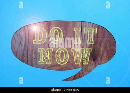 Texte montrant l'inspiration faites-le maintenant. Mot écrit sur répondre immédiatement quelque chose doit être fait immédiatement Cropped Speech Bubble avec message important placé sur le plancher. Banque D'Images