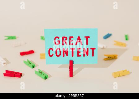 Inspiration montrant le signe Grand contenu. Mot écrit sur satisfaction motivation lisible originalité applicable important message présenté sur une feuille de papier coupée avec clip. Banque D'Images