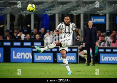 Milan, Italie. 26th avril 2023. Alex Sandro (Juventus FC) lors de la coupe italienne, Coppa Italia, demi-finales, match de football de 2nd jambes entre le FC Internazionale et le FC Juventus sur 26 avril 2023 au stade Giuseppe Meazza de Milan, Italie - photo Morgese-Rossini/DPPI crédit: DPPI Media/Alamy Live News Banque D'Images