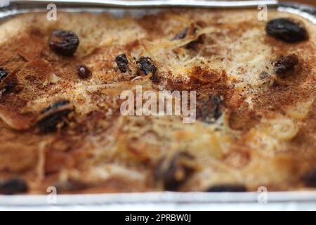 Un gros plan de klapertart qui est une cuisine typique de Manado, Indonésie. À base de viande de noix de coco jeune, sucre, farine, amandes, lait, beurre, oeufs, cinn Banque D'Images