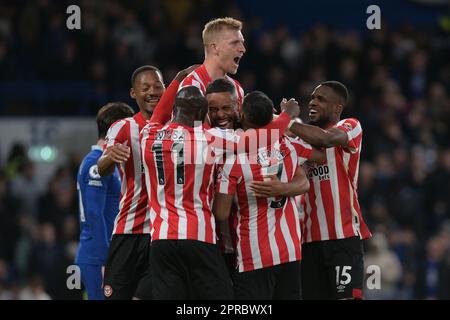 Londres, Royaume-Uni. 26th avril 2023. BUT Brentford fêtez le but d'ouverture un but marqué par Cesar Azpilicueta de Chelsea lors du match de Chelsea vs Leeds United Premier League à Stamford Bridge London Credit: MARTIN DALTON/Alay Live News Banque D'Images