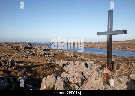 Vue depuis le mémorial de guerre de Falklands, au sommet de Wireless Ridge, surplombant Stanley dans les îles Falkland. Banque D'Images