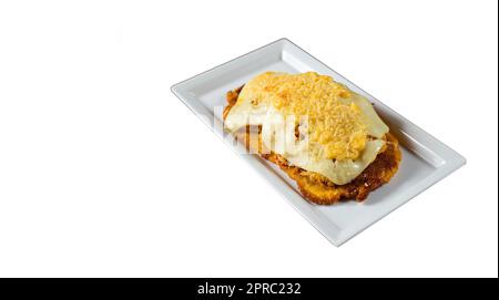 Patacon plantain vert avec poulet et fromage déchiquetés - cuisine de rue colombienne Banque D'Images