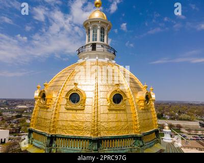 Photographie aérienne du complexe du Capitole de l'État, des Moines, Iowa, États-Unis, lors d'une belle journée de printemps. Banque D'Images