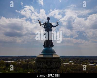 Photographie aérienne du complexe du Capitole de l'État, des Moines, Iowa, États-Unis, lors d'une belle journée de printemps. Banque D'Images