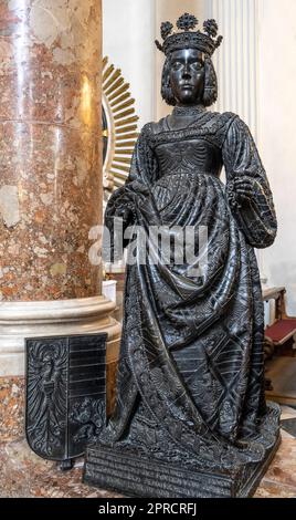 Elizabeth de Hongrie statue de bronze au musée Hofkirche d'Innsbruck pour l'empereur Maximilian I. Banque D'Images