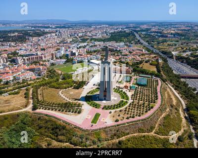 Lisbonne, Portugal - 2 juillet 2022 : vue du sanctuaire du Christ Roi par drone (Portugais : Santuário de Cristo Rei) Banque D'Images