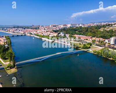 Vue panoramique sur la rivière Mondego à Coimbra Banque D'Images