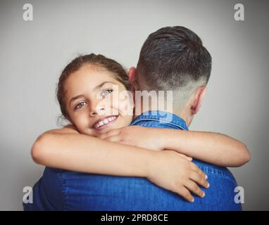 Un père sera toujours une fille d'amour premier. Un homme passant du temps de qualité avec sa jeune fille. Banque D'Images